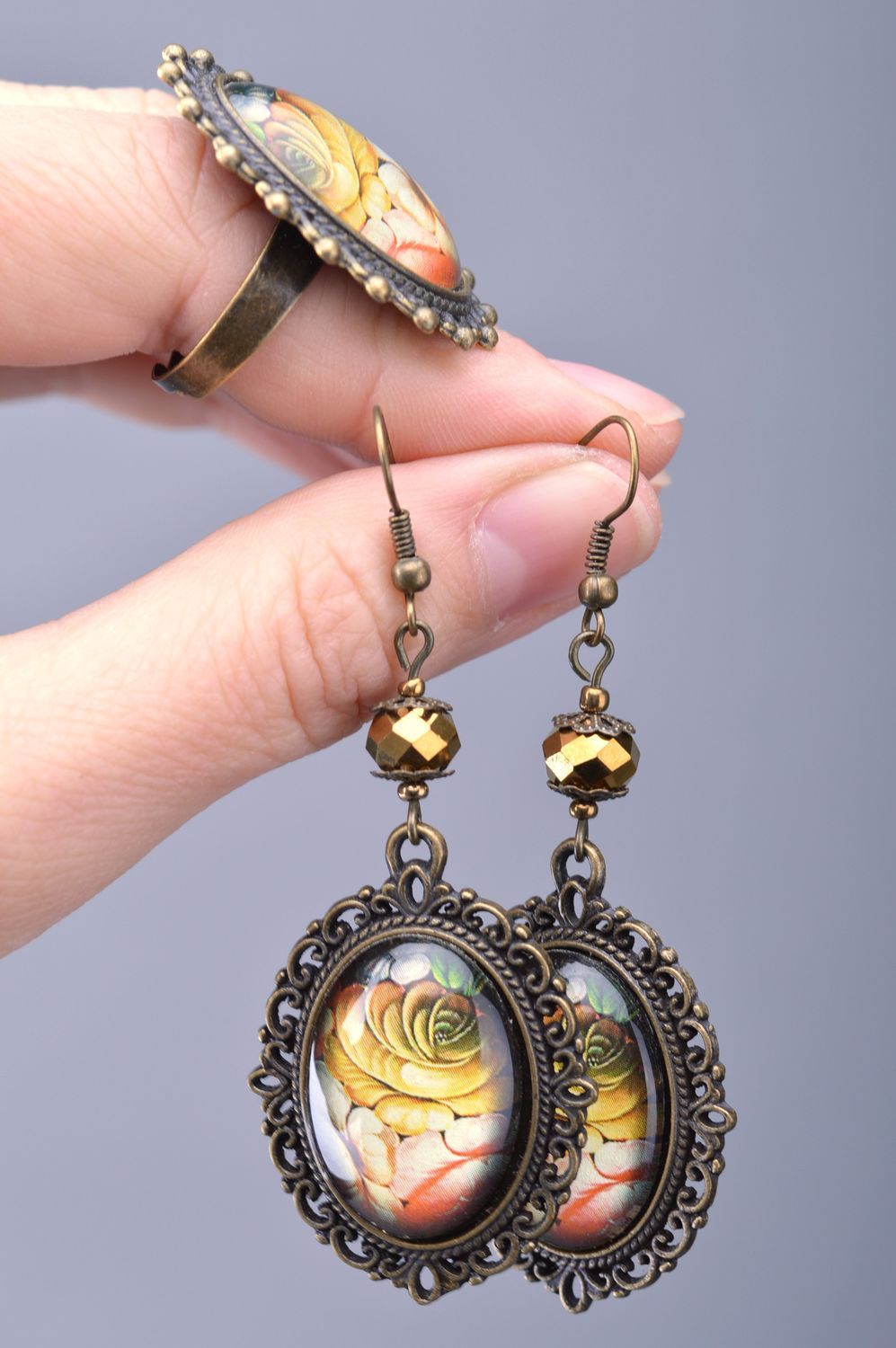 Handmade designer vintage jewelry set on metal basis dangle earrings and brooch photo 3