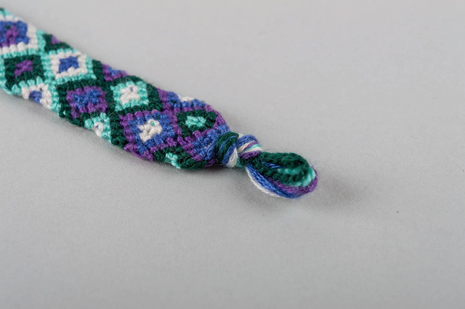 Geflochtenes Armband handgemachter Schmuck Armband Textil in Violett originell foto 4