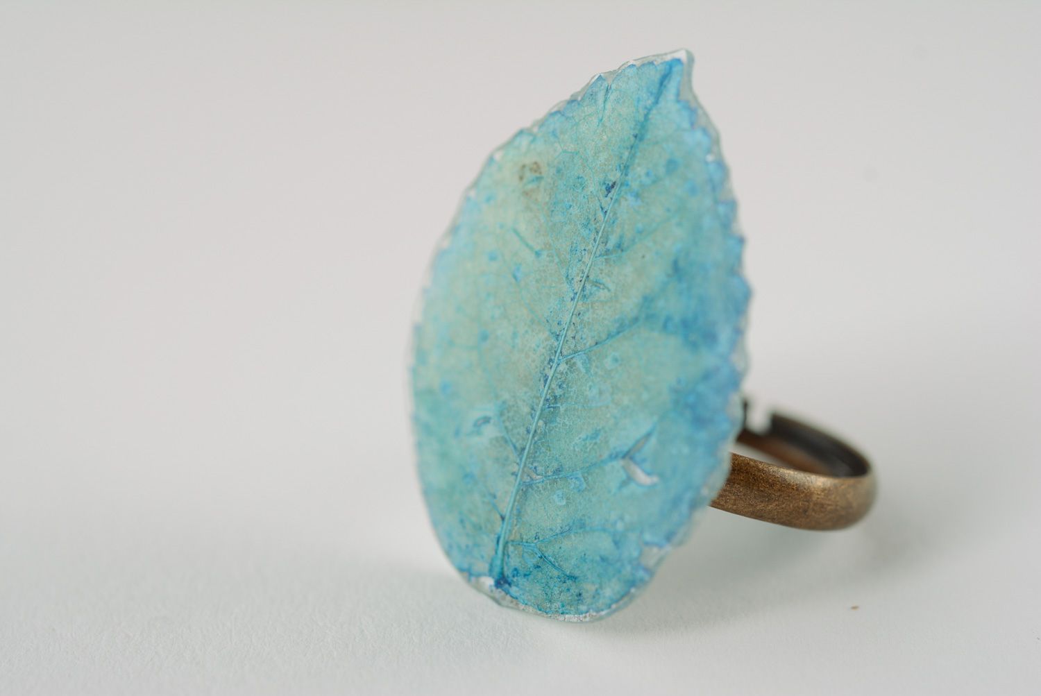 Blue handmade ring with real leave coated with epoxy resin photo 1