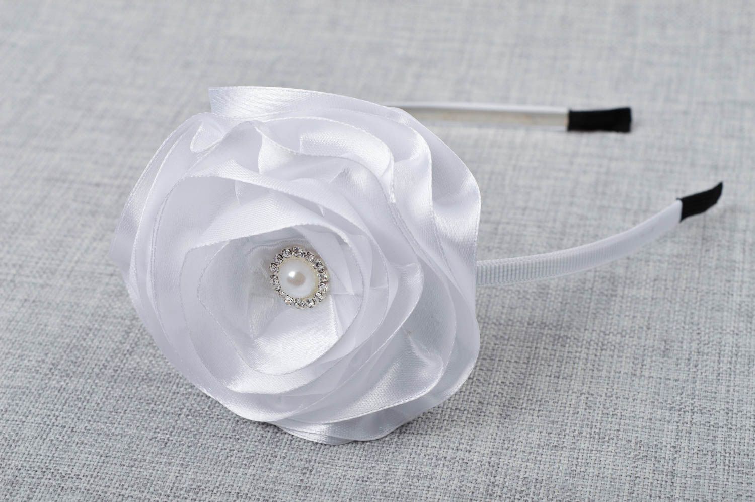 Serre-tête fleur Bijou fait main blanc Accessoire cheveux pour fillette photo 1