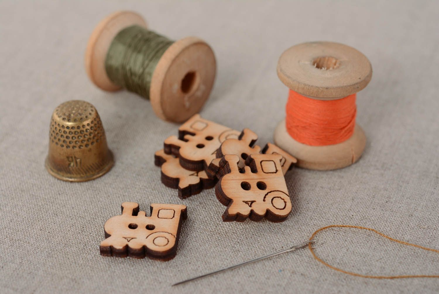 Craft blanks in the shape of train-buttons photo 2