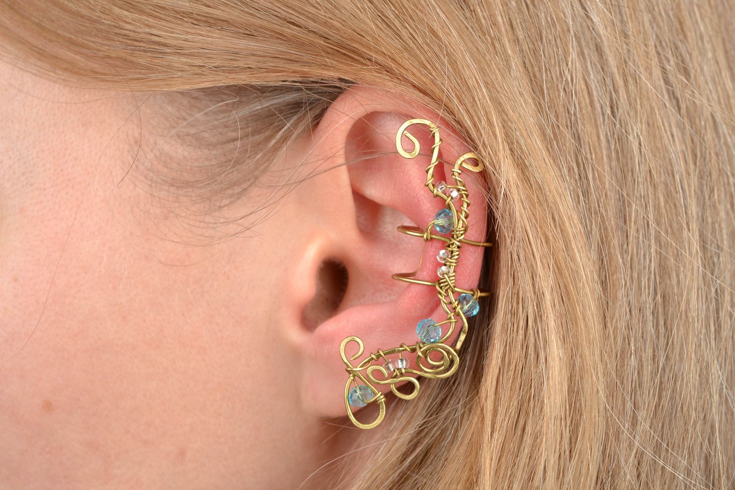 Wire wrap ear cuff with blue crystals photo 2
