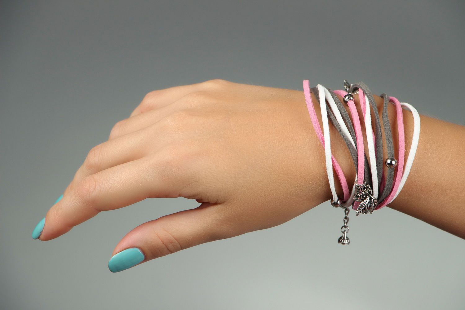 Suede bracelet with pendant photo 4
