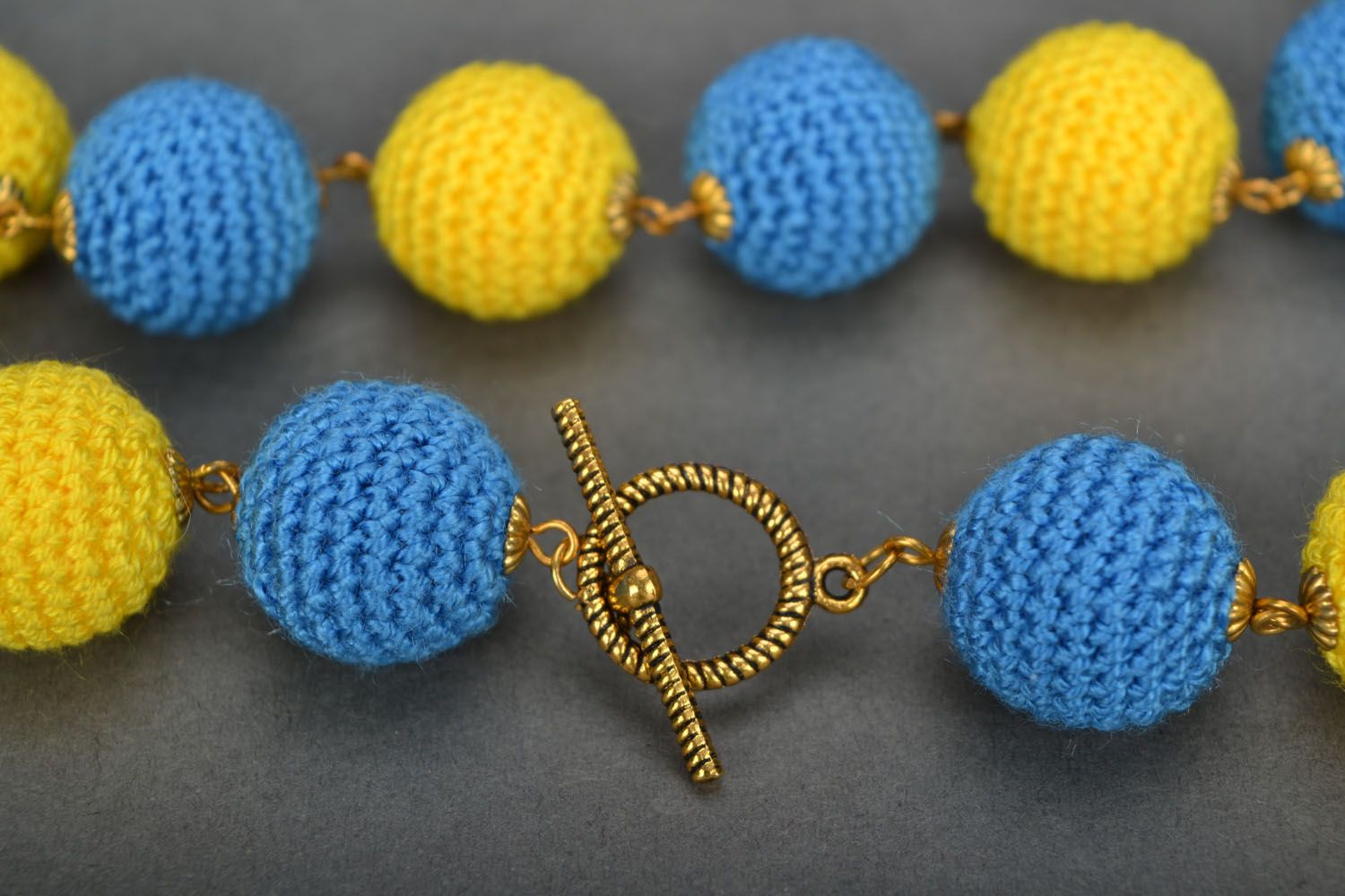 Yellow and blue crochet bead necklace photo 3