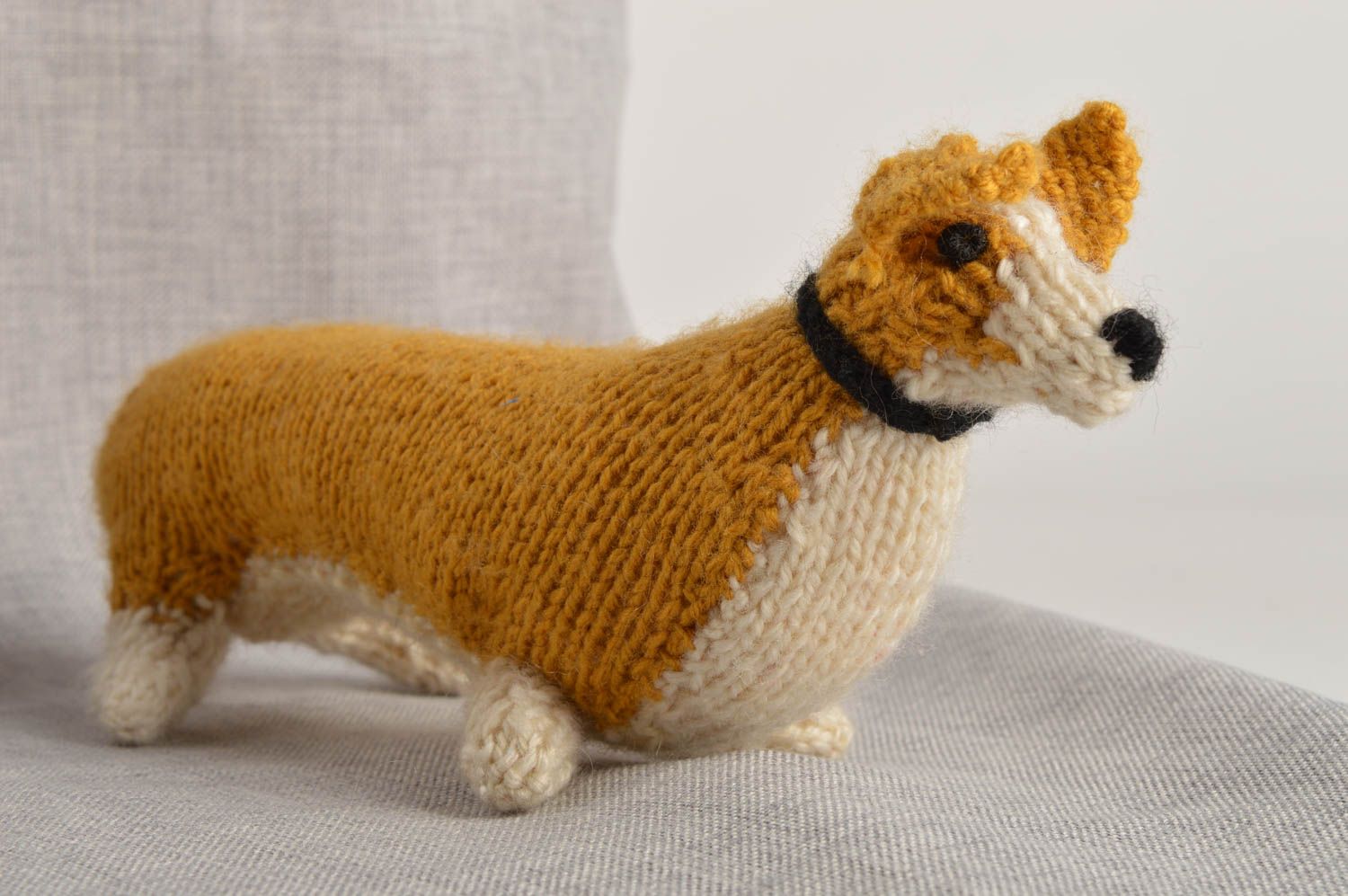 Peluche chien Welsh Corgi Jouet fait main tricoté en laine Cadeau pour enfant photo 1
