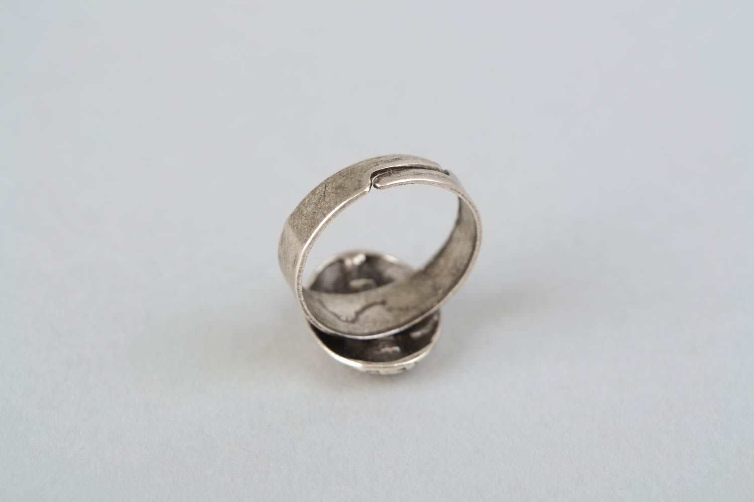 Beautiful carved metal ring photo 4