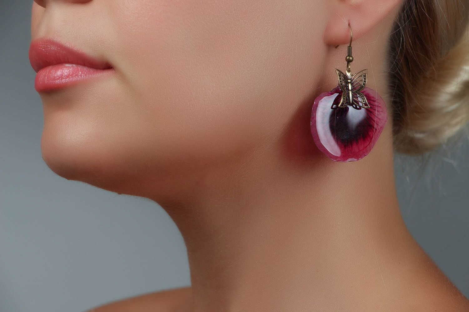 Earrings with Pelargonium petals in epoxy resin photo 4