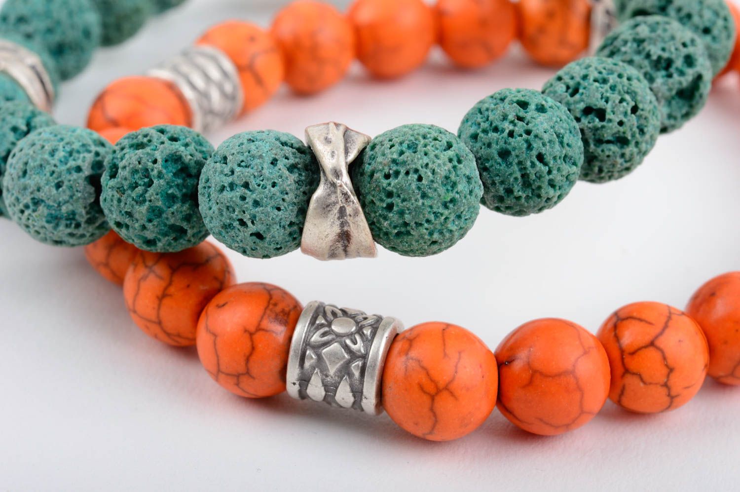 Набор браслетов из натуральных камней ручной работы 2 штуки зеленый и оранжевый  фото 3
