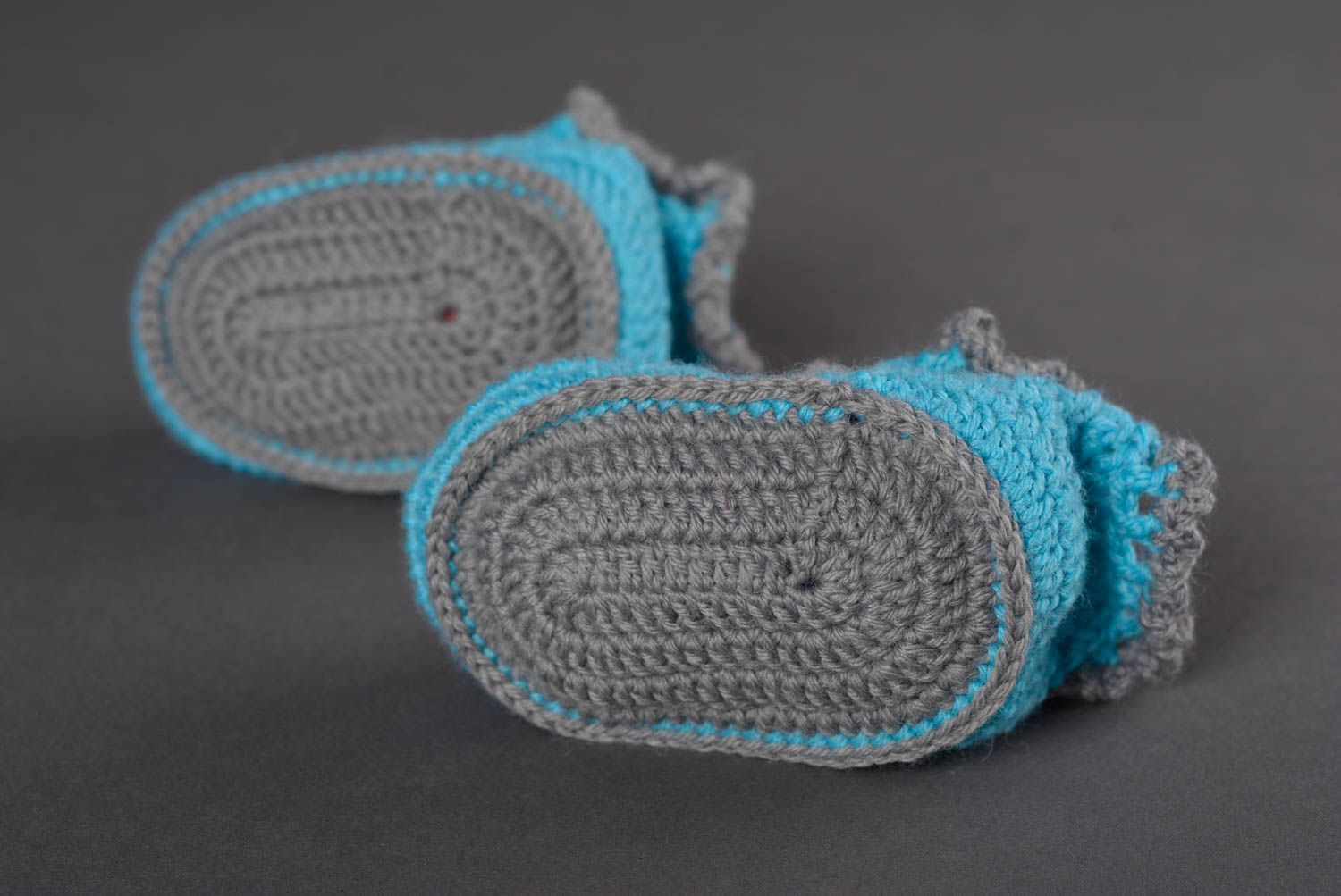 Handgefertigte Schuhe Gehäkelte Babyschuhe Geschenke für Kleinkinder blau grau foto 3