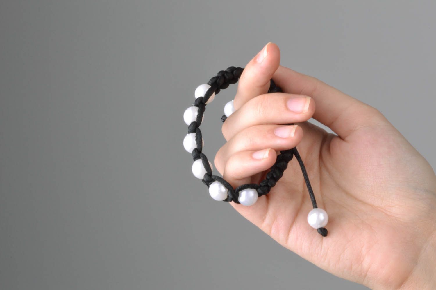 Bracelet tressé avec perles de verre noires photo 5