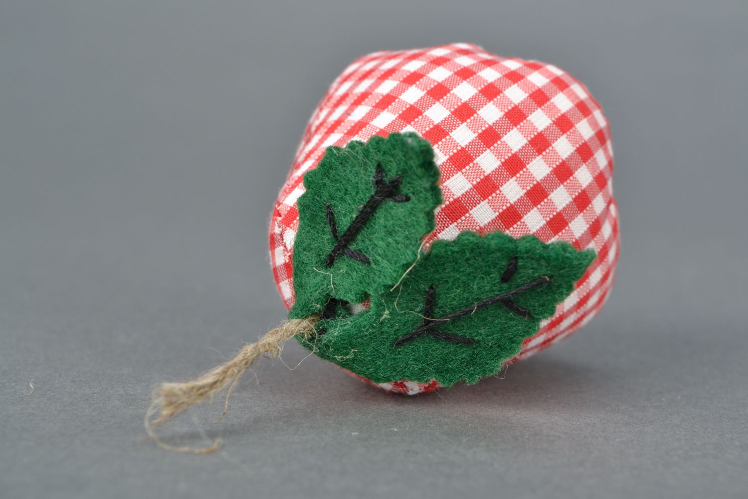 Jouet mou décoratif Pomme en tissu photo 3