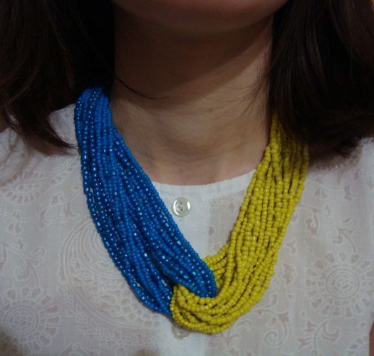 Сине-желтое ожерелье из бисера широкое плетеное ручной работы фото 1