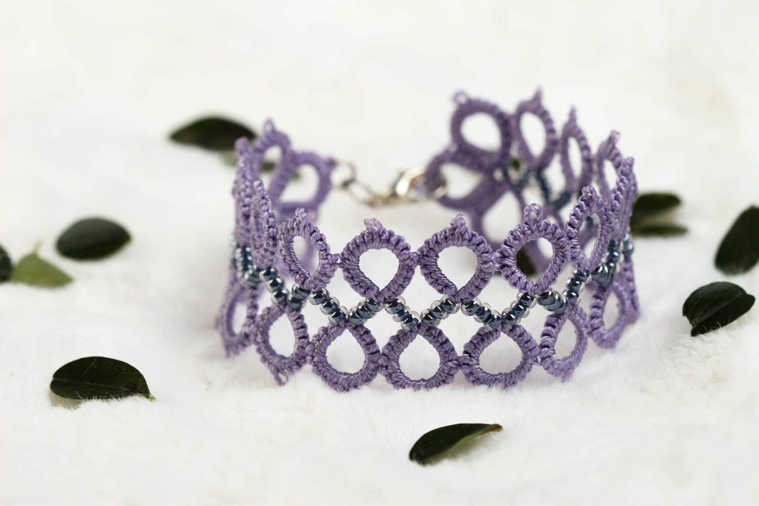 Pulsera artesanal de hilos color lila accesorio para mujeres regalo original foto 1