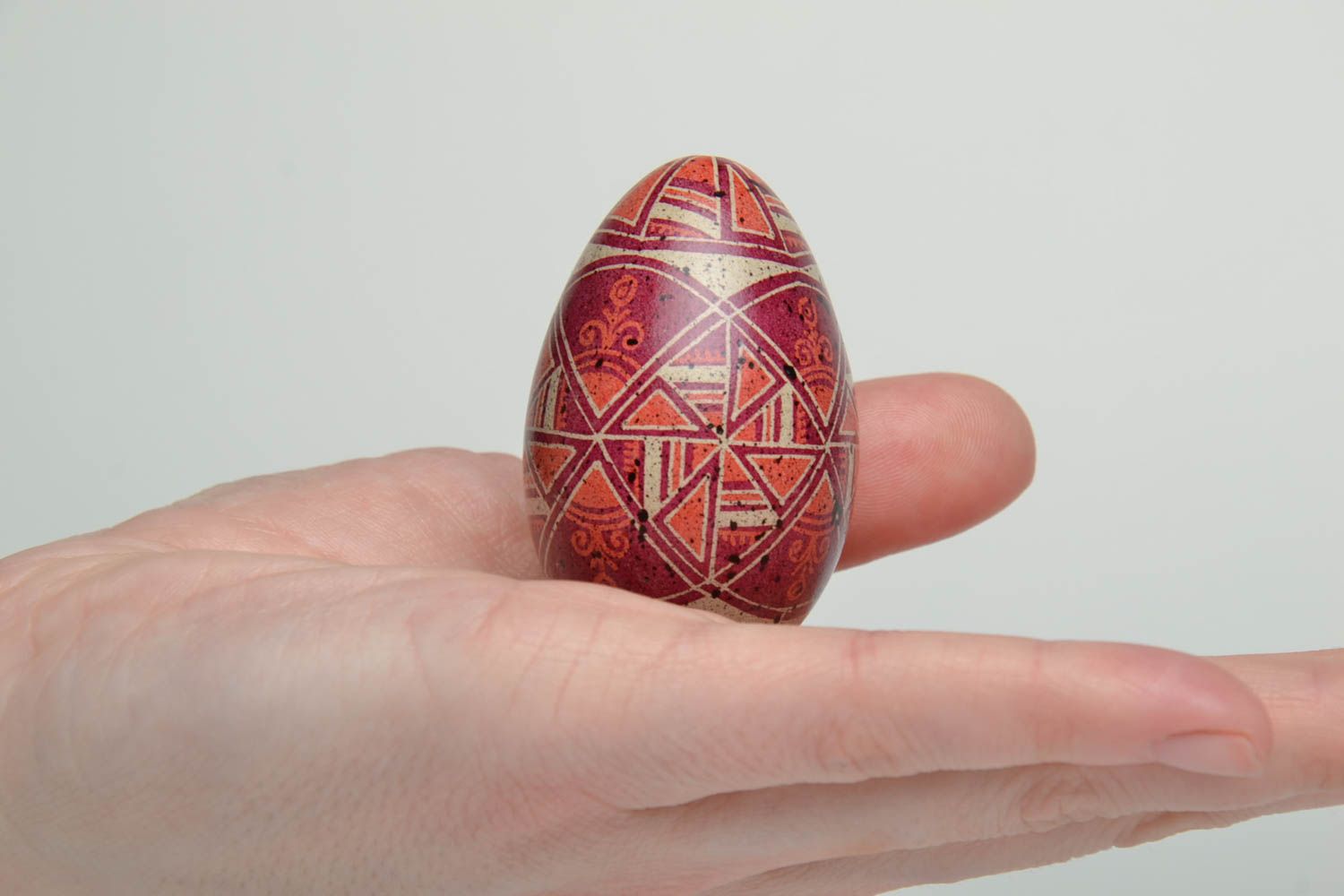 Oeuf de Pâques peint de poule traditionnel Pyssanka fait main décoratif ethnique photo 5