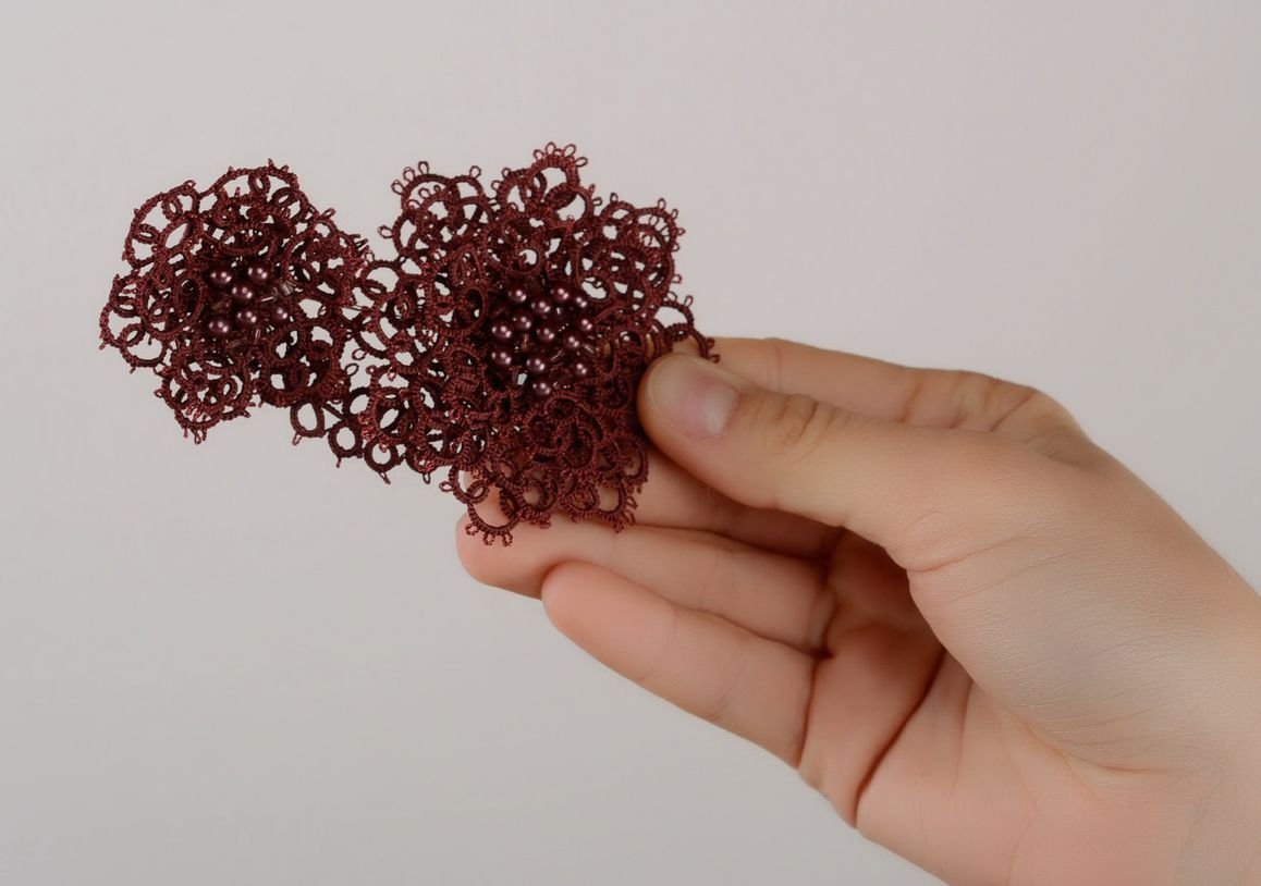 Laced brooch made using tatting technique photo 2