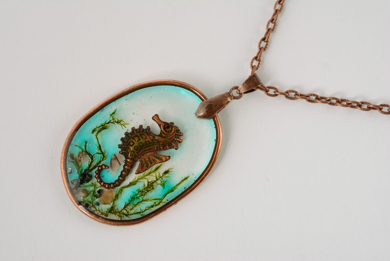 Copper neck pendant with moss coated with epoxy resin with long chain photo 1