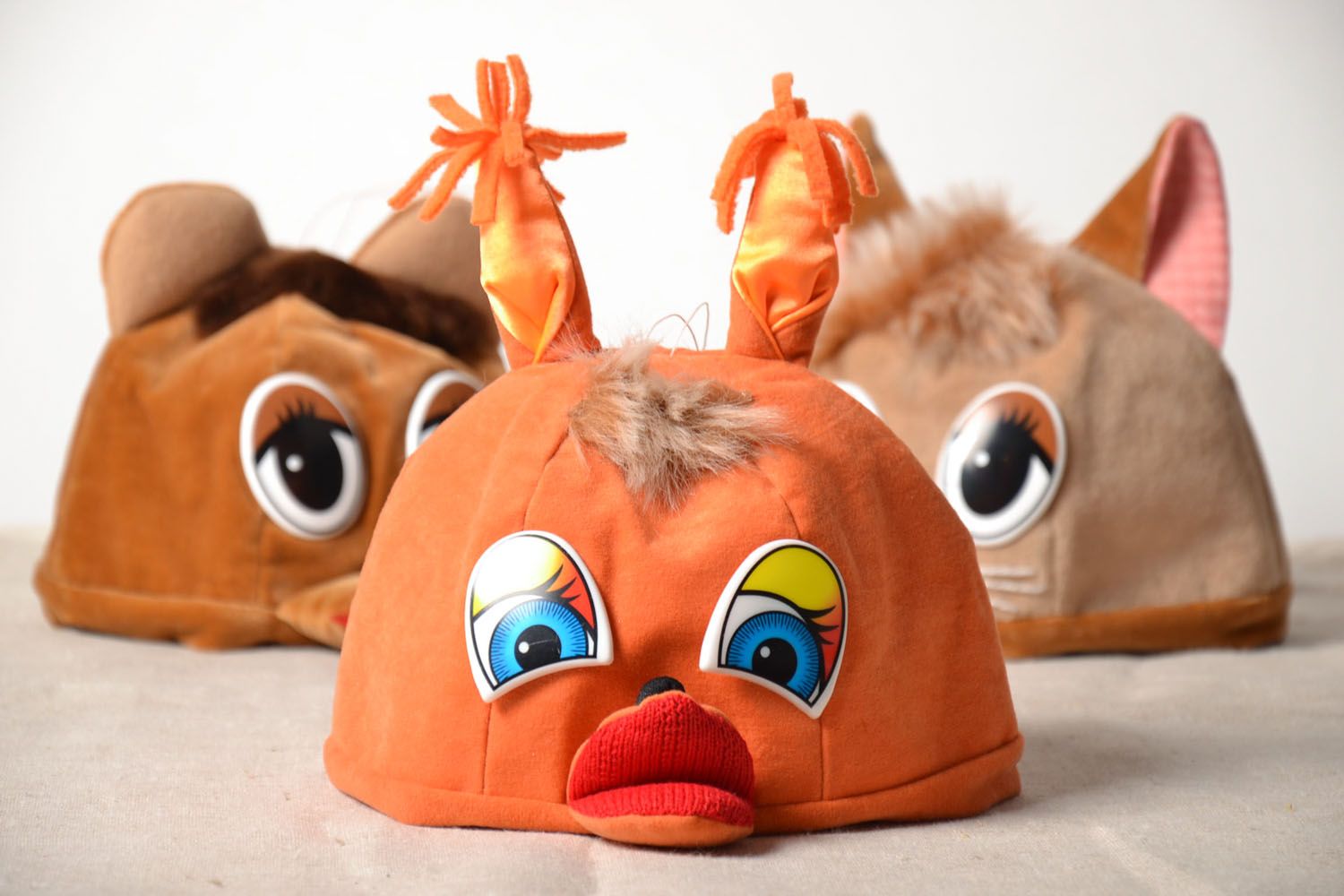 Cappello di carnevale fatto a mano accessorio divertente originale da bambini foto 1