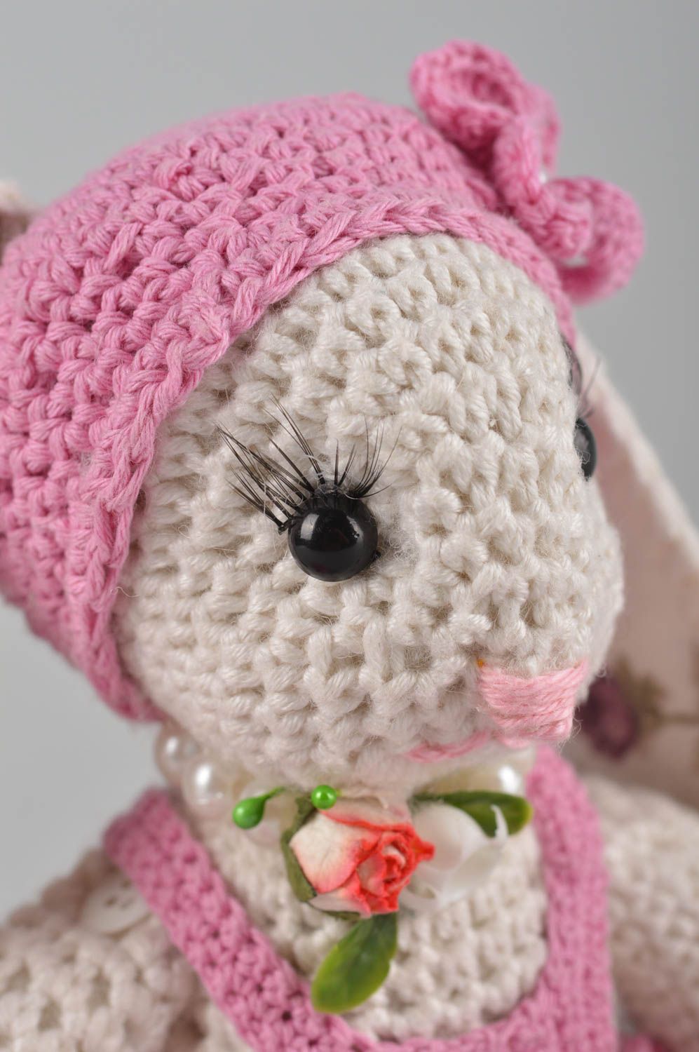 Jouet tricoté Peluche faite main lapin blanc en tenue rose Cadeau enfant photo 5