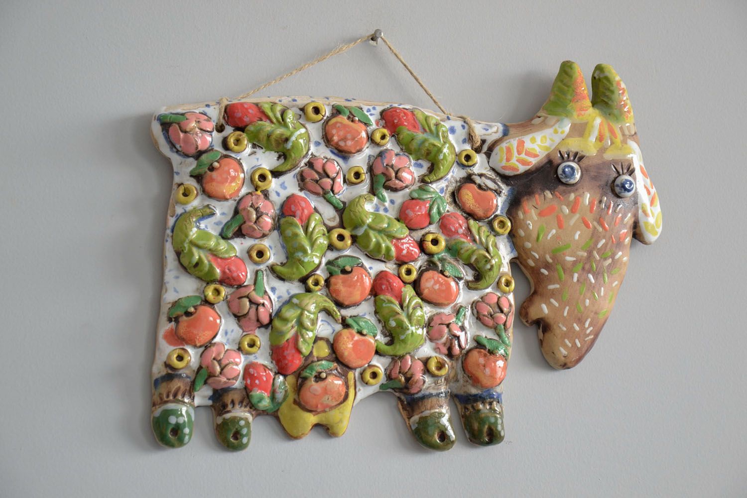 Ceramic wall pendant Goat with Apples photo 1