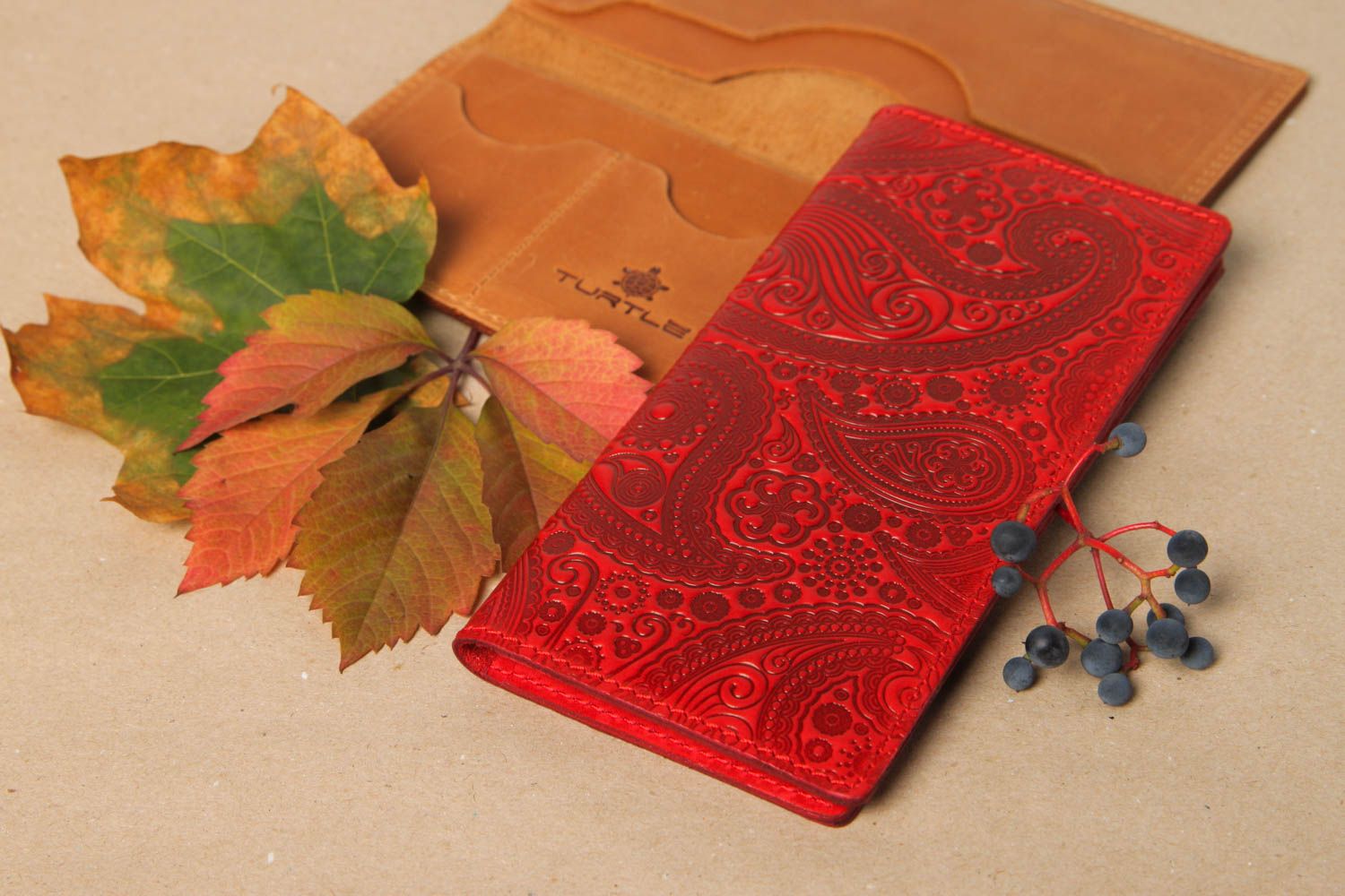 Мужское портмоне хэнд мейд кожаный кошелек красный с узором подарок мужчине фото 1