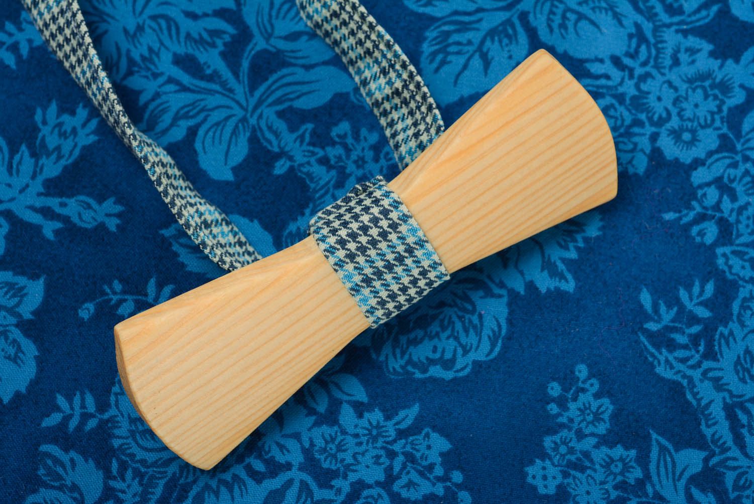 Wooden handmade bow tie photo 3
