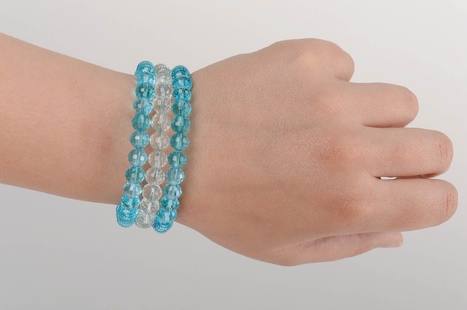 Bracelet fait main en cristal tchèque bleu ciel tendre à trois rangs accessoire photo 5