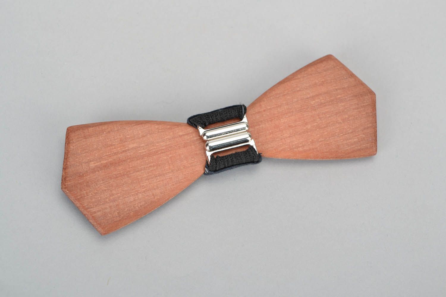 Wooden bow tie made of teak wood photo 2