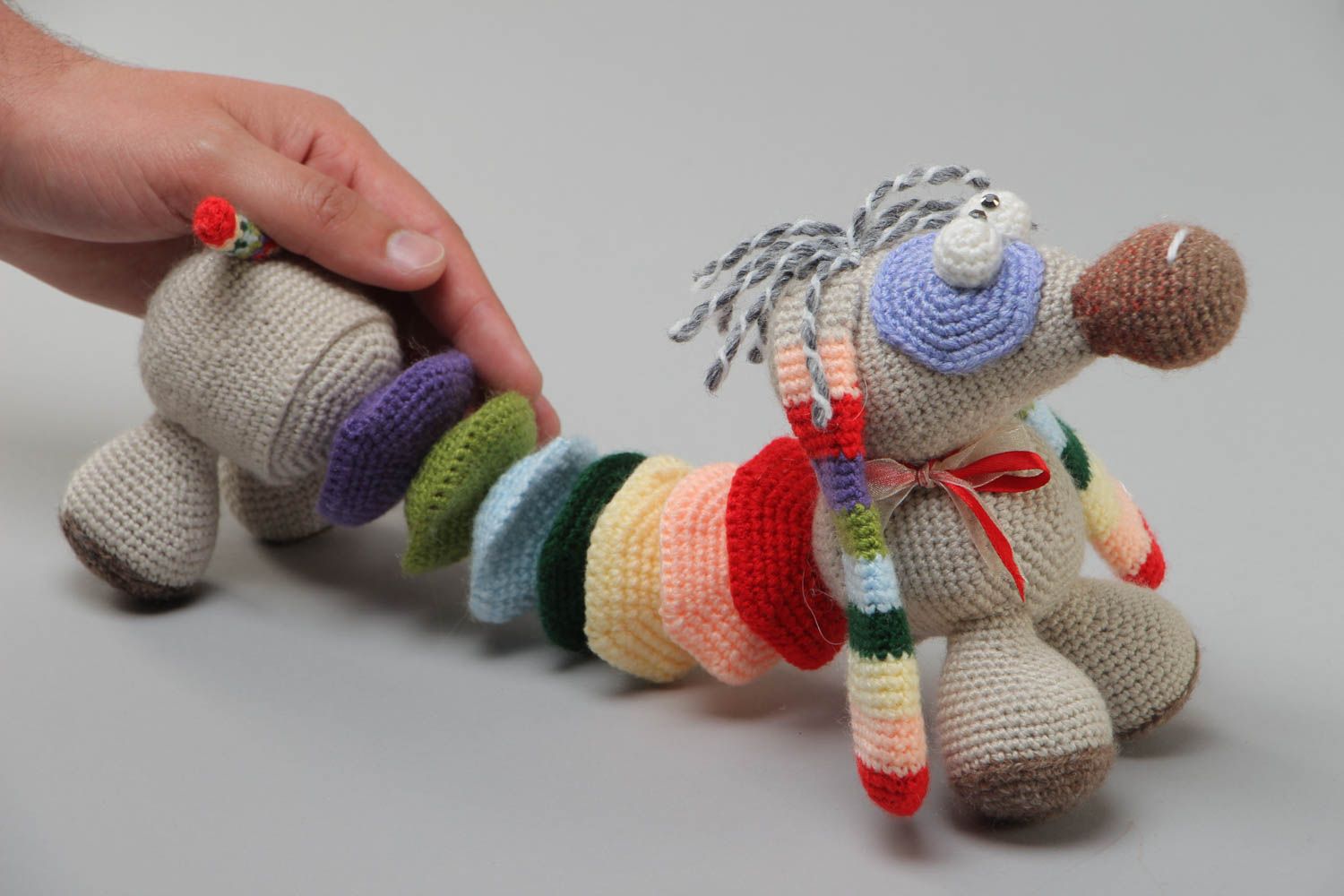 Peluche tricotée chien à rayures multicolores en fils acryliques faite main photo 5