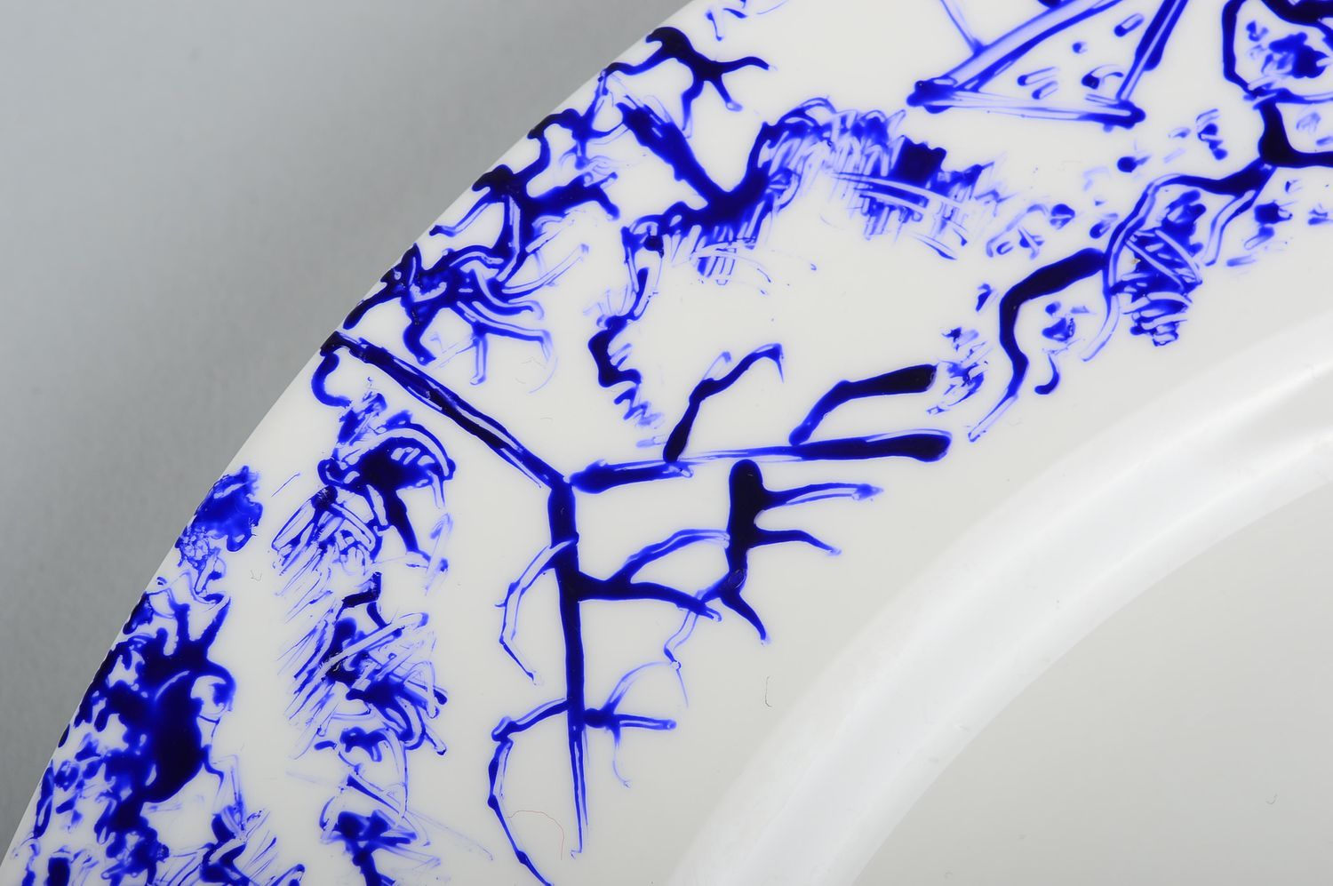 Assiette décorative Déco fait main aux ornements bleus Vaisselle déco blanche photo 5