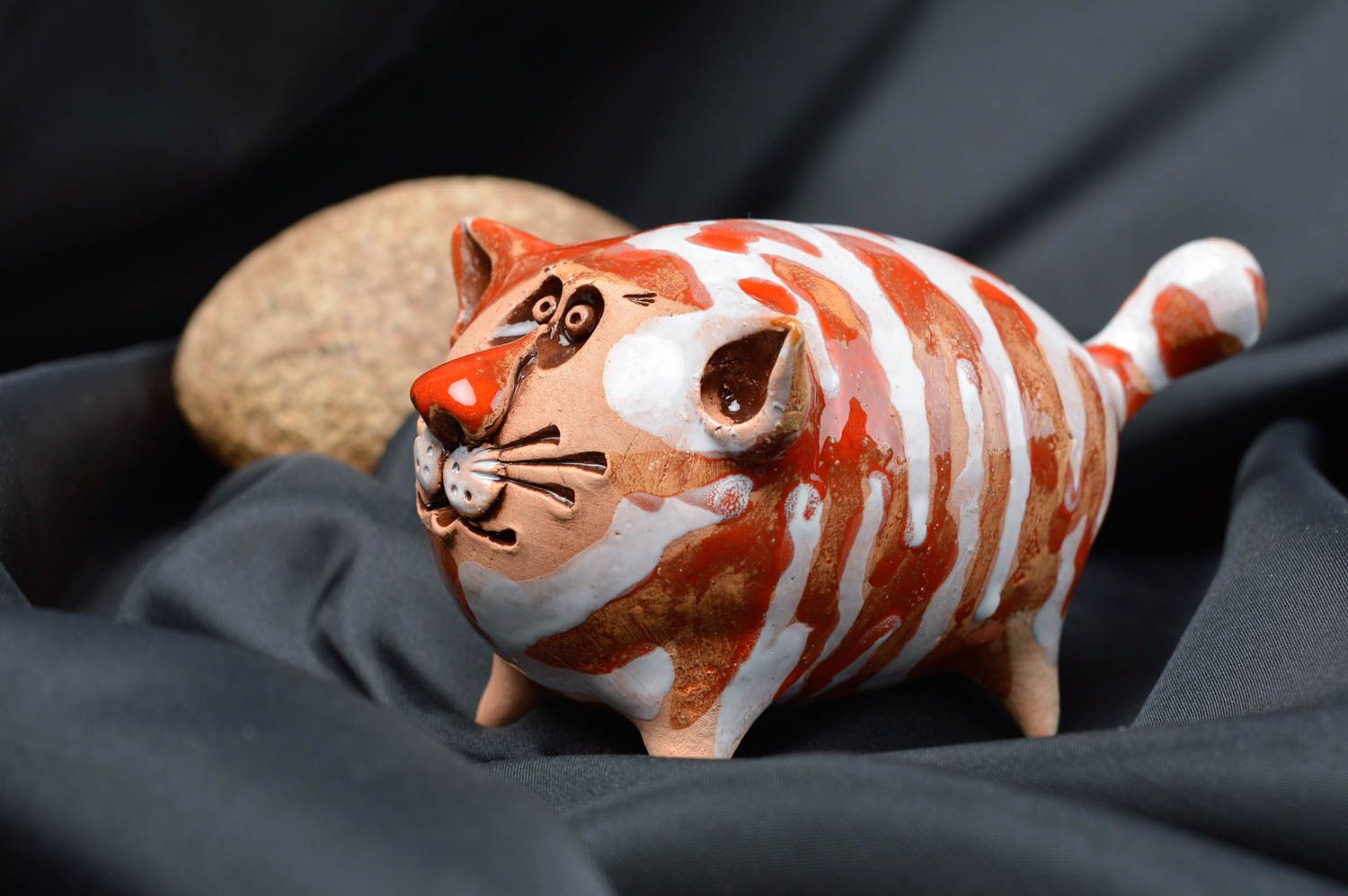 Figurine céramique peinte de glaçure colorée faite main Gros chat rouge photo 1