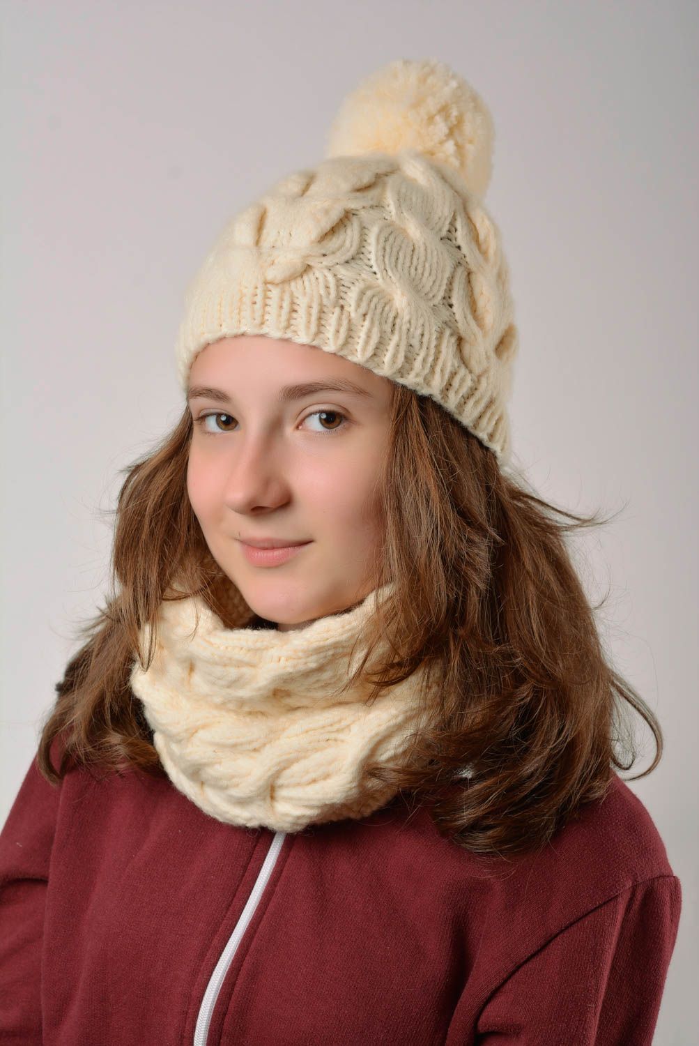 Ensemble d'accessoires d'hiver tricotés en laine clairs faits main 3 pièces photo 5