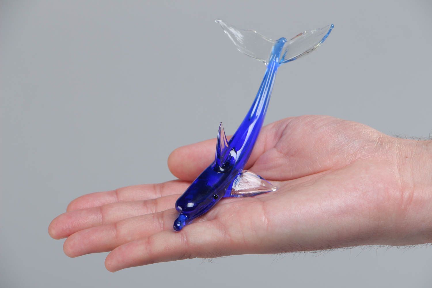 Фигурка из стекла Дельфин ручной работы в технике лэмпворк маленькая яркая фото 5