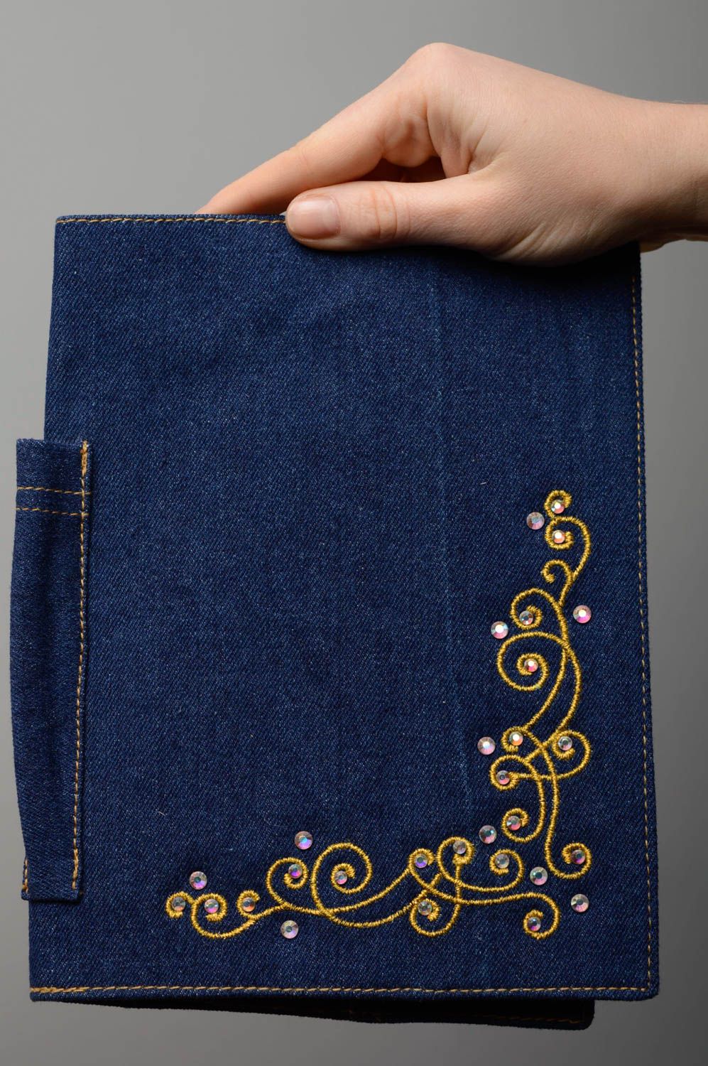 Housse de carnet faite main originale en jeans accessoire design avec broderie photo 4