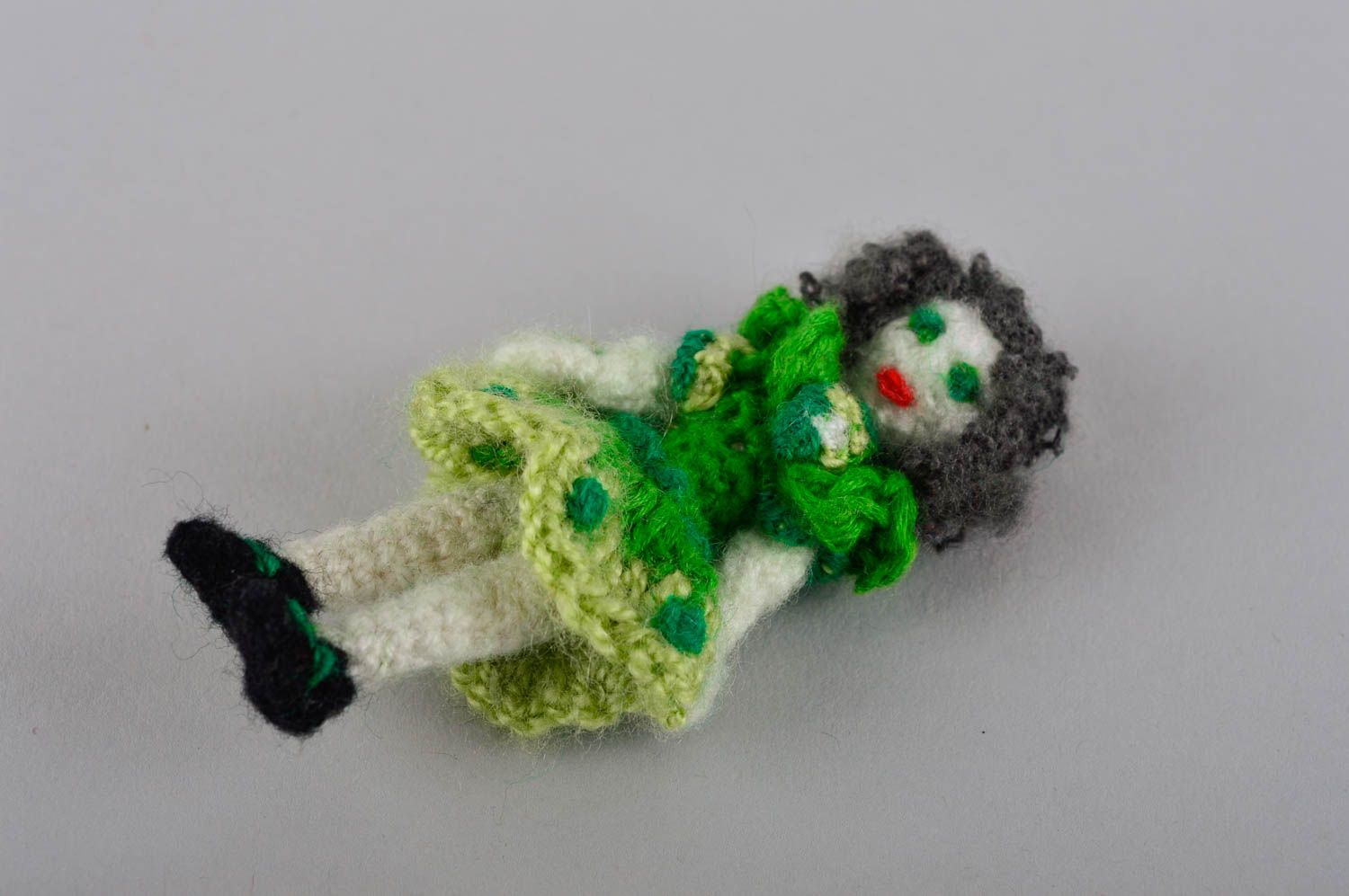 Poupée au crochet Jouet fait main tricoté en robe verte Cadeau pour enfant photo 4