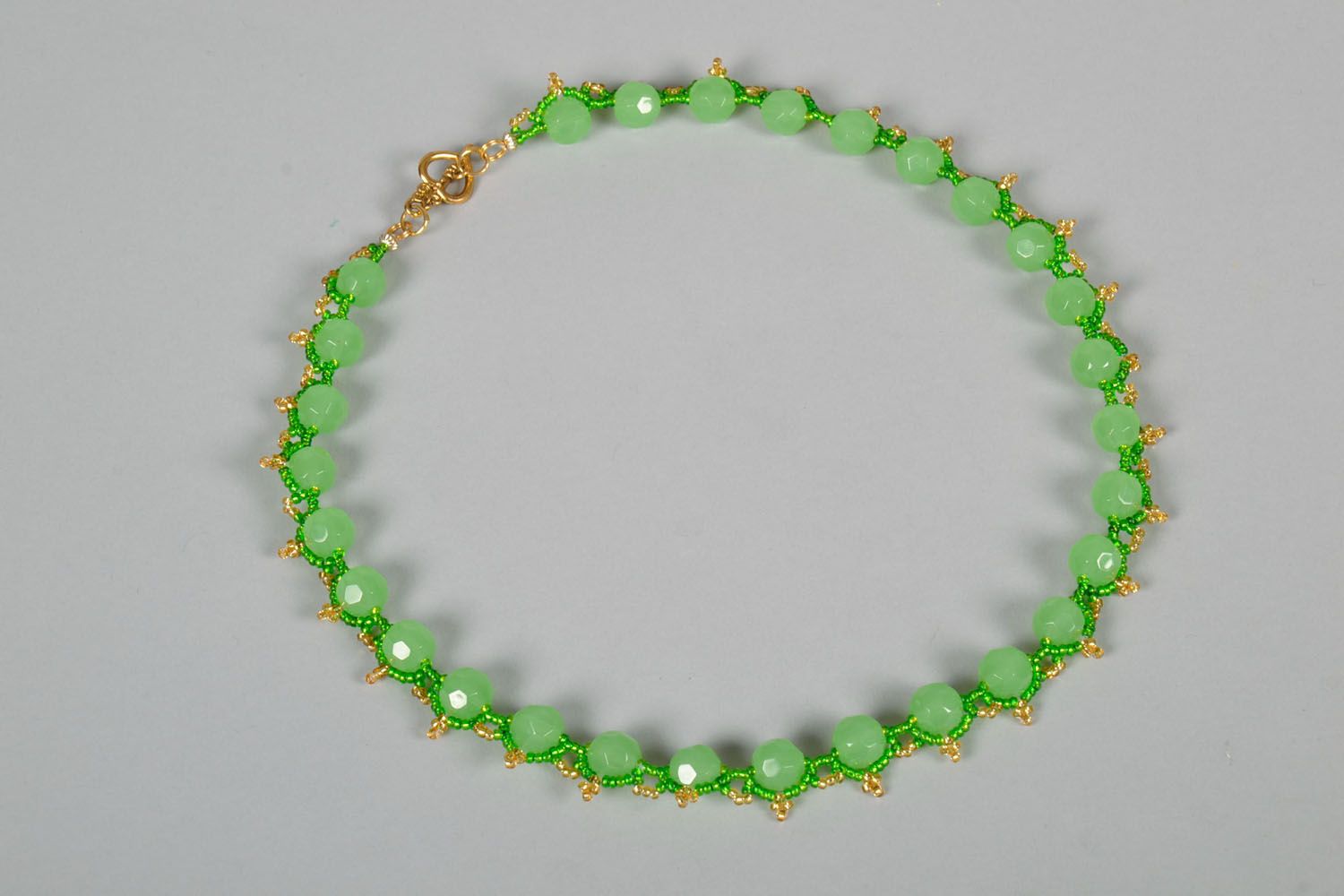 Grünes Collier aus böhmischen Perlen foto 3