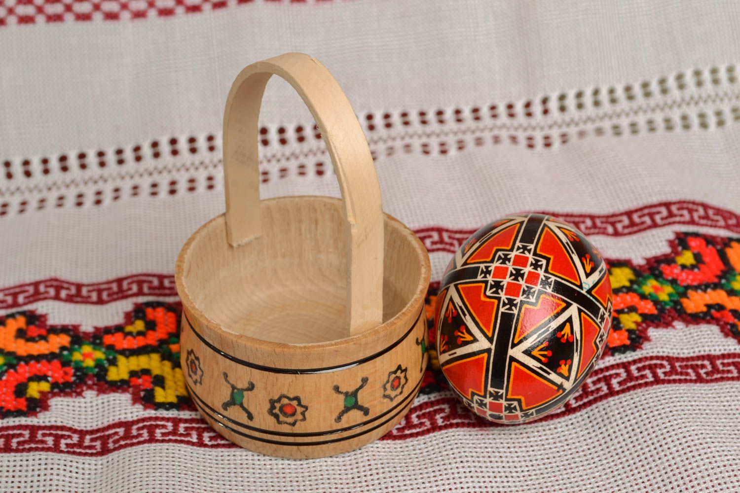 Easter egg in wooden basket photo 5