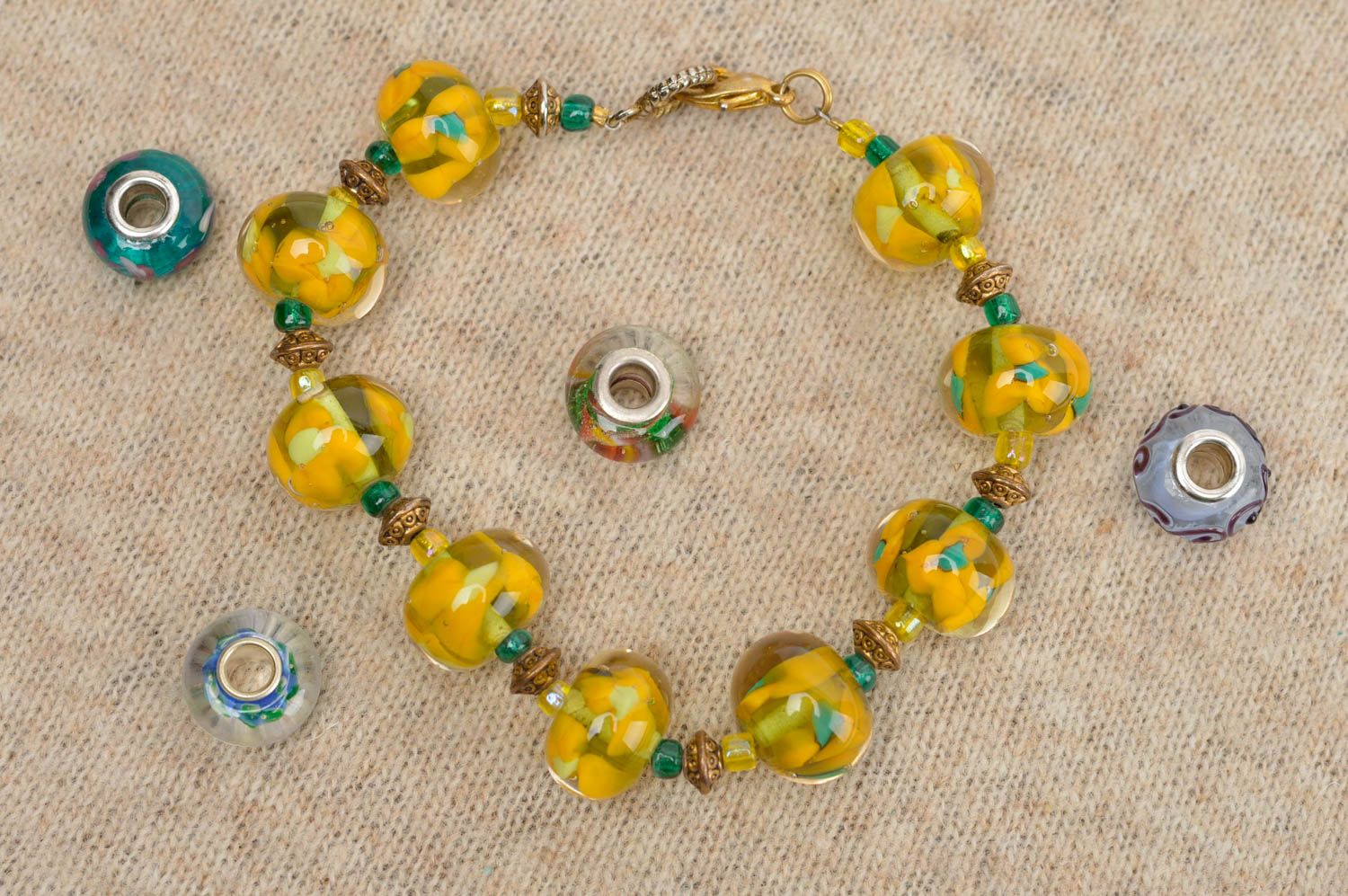 Stylish handmade yellow floral glass beads wrist bracelet for women photo 1