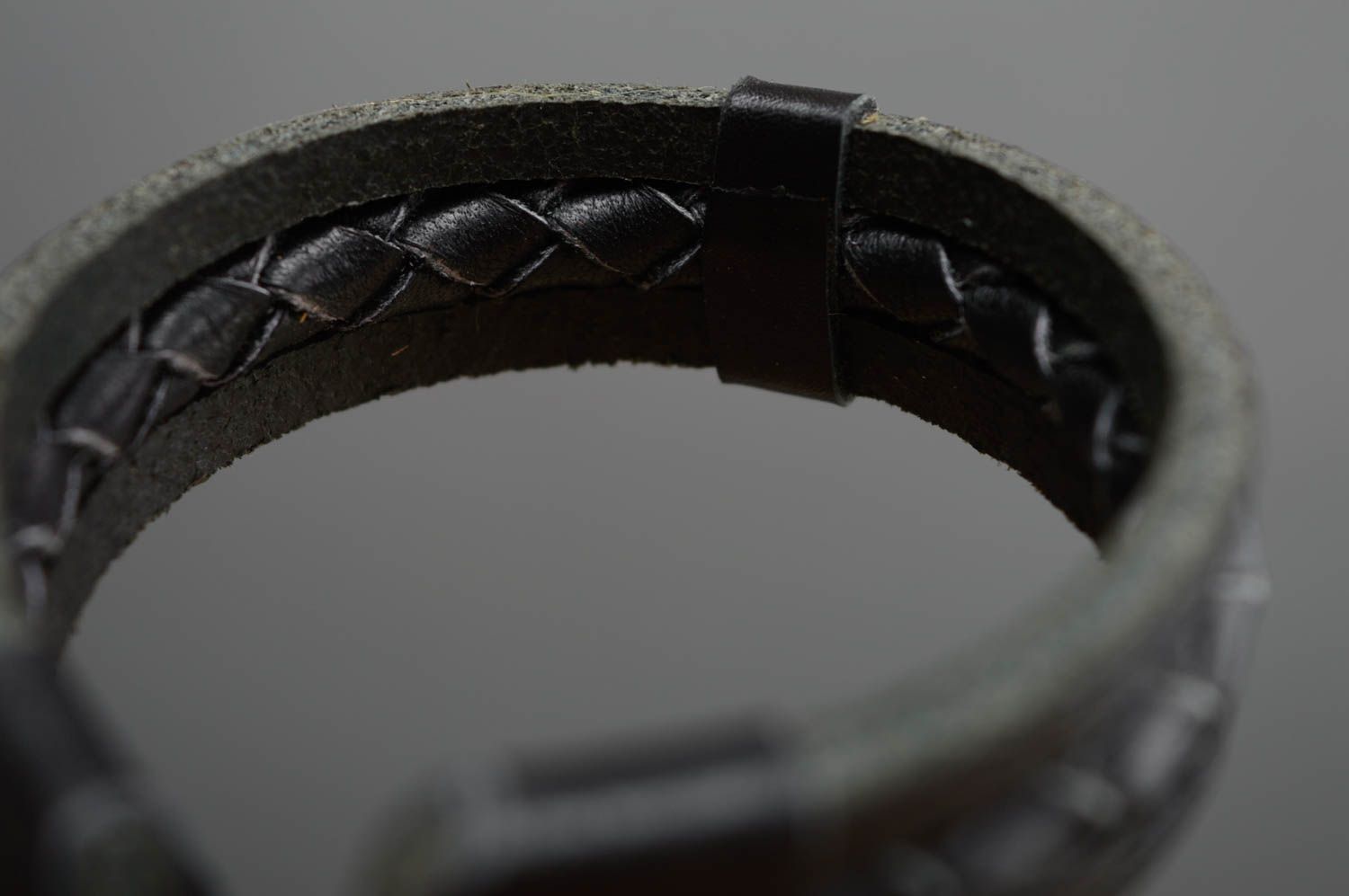 Bracelet en cuir naturel noir décoré de tressage fait main avec lacets  photo 4