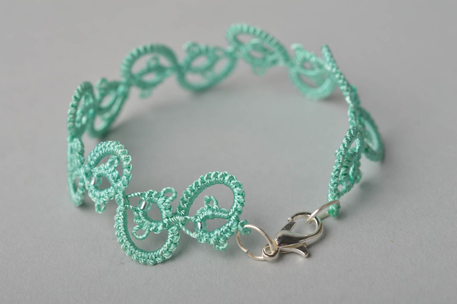 Bracelet textile Bijou fait main couleur vert pastel Accessoire femme design photo 5