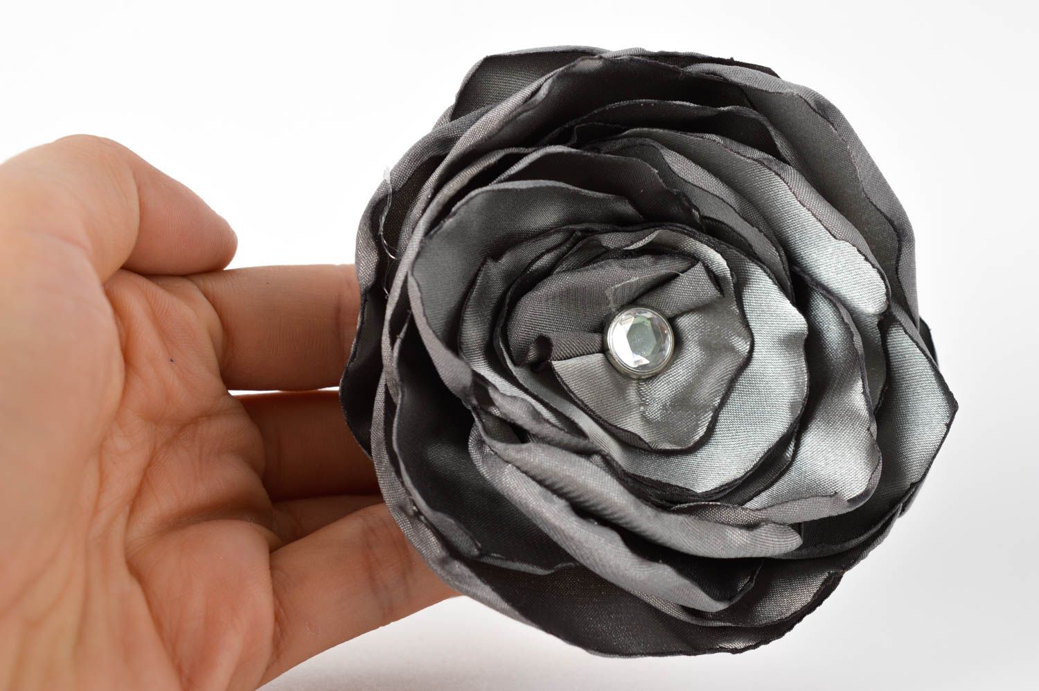 Брошь ручной работы брошь-заколка серая роза с камнем дизайнерское украшение фото 3