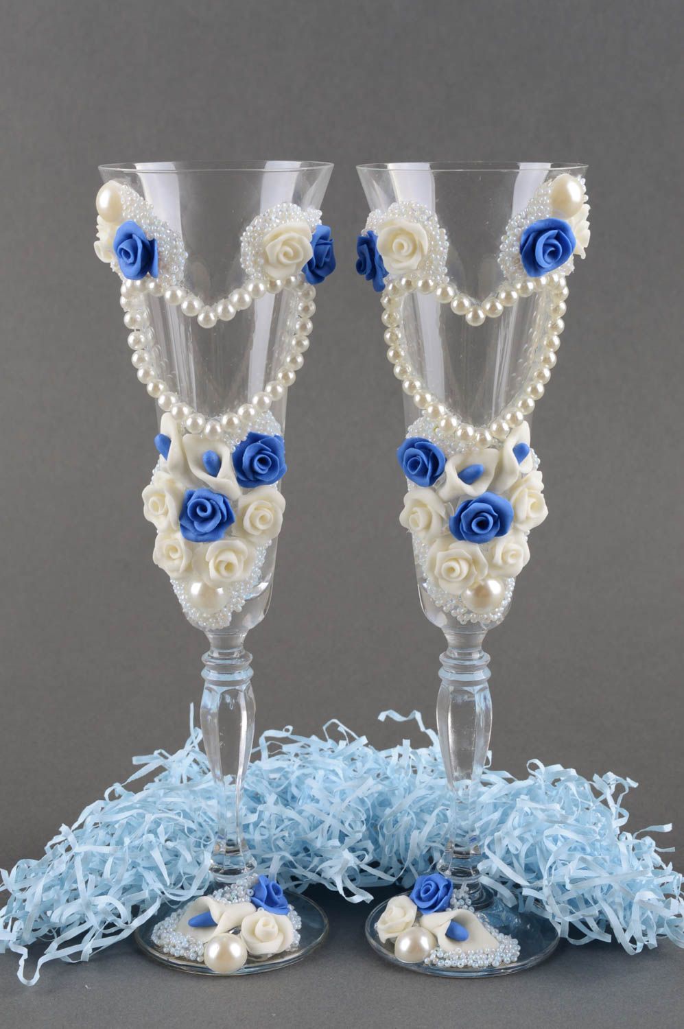 Свадебные бокалы изделия ручной работы авторские бокалы синие и белые розы фото 1