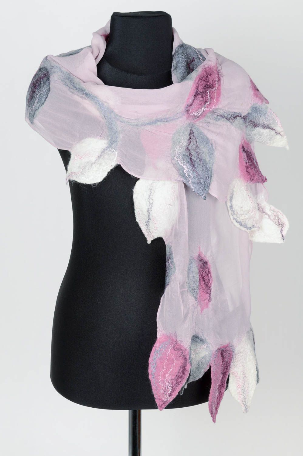 Розовый шарф в технике мокрого валяния из шерсти ручной работы красивый фото 1