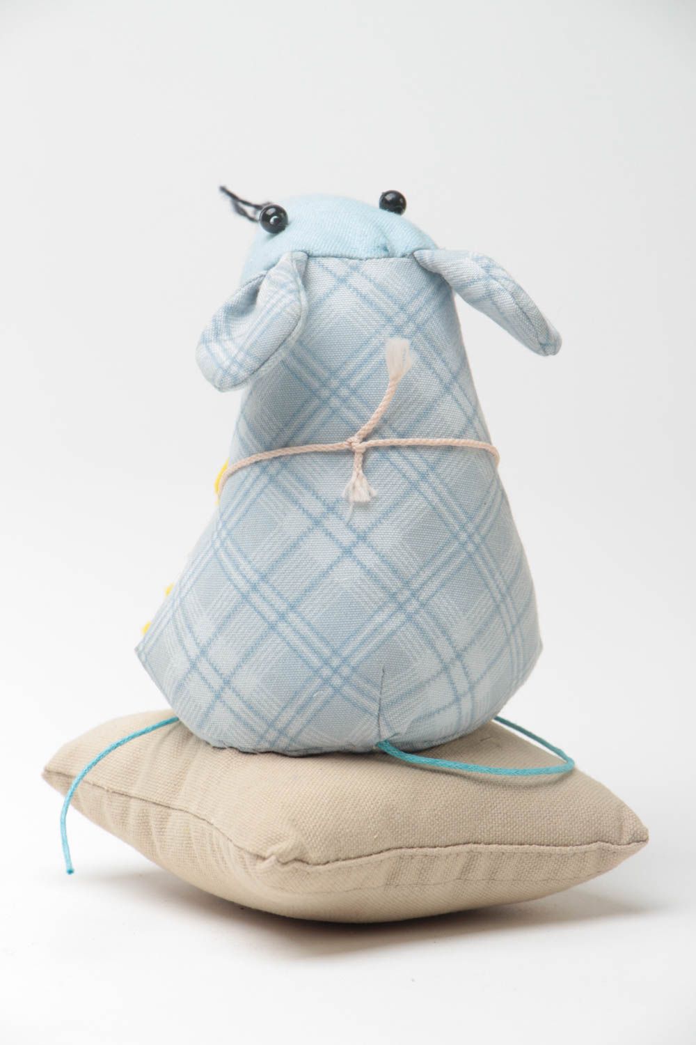 Мягкая игрушка крыска на подушке из ткани ручной работы милая в голубых тонах фото 4