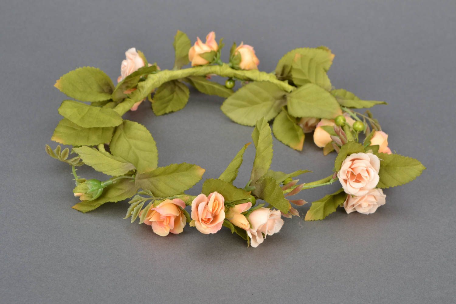 Head wreath with roses photo 4