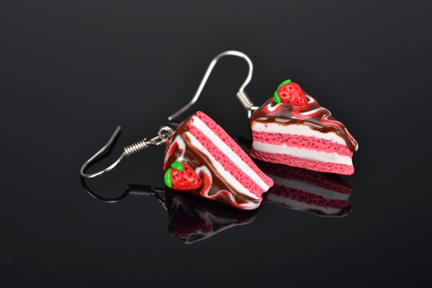 Plastic earrings with charms in the shape of cherry cake pieces photo 1