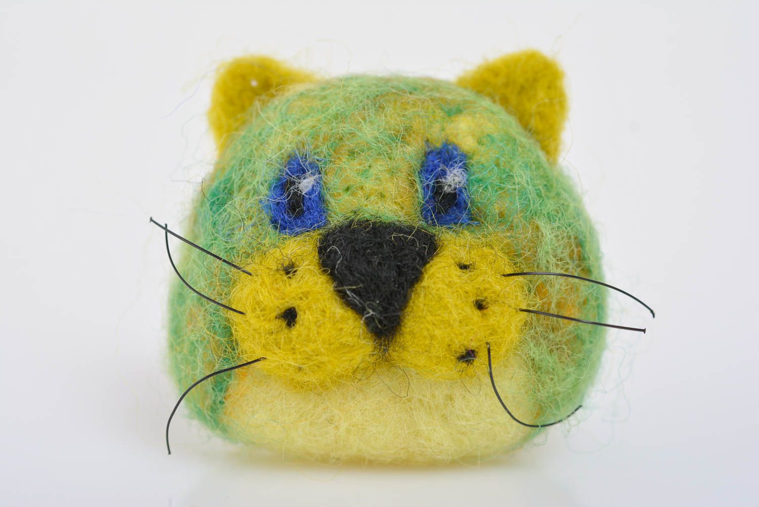 Handmade designer small funny animal brooch felted of wool head of green cat photo 1