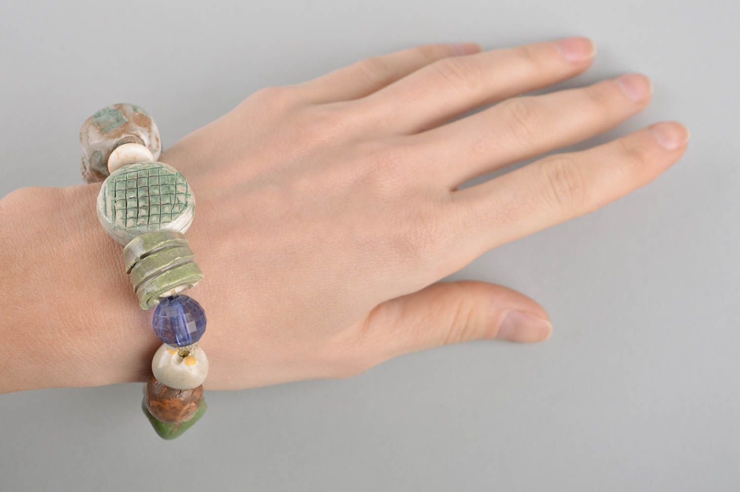 Stilvolles Schmuck Armband handmade aus Ton Designer Schmuck Frauen Accessoire foto 5