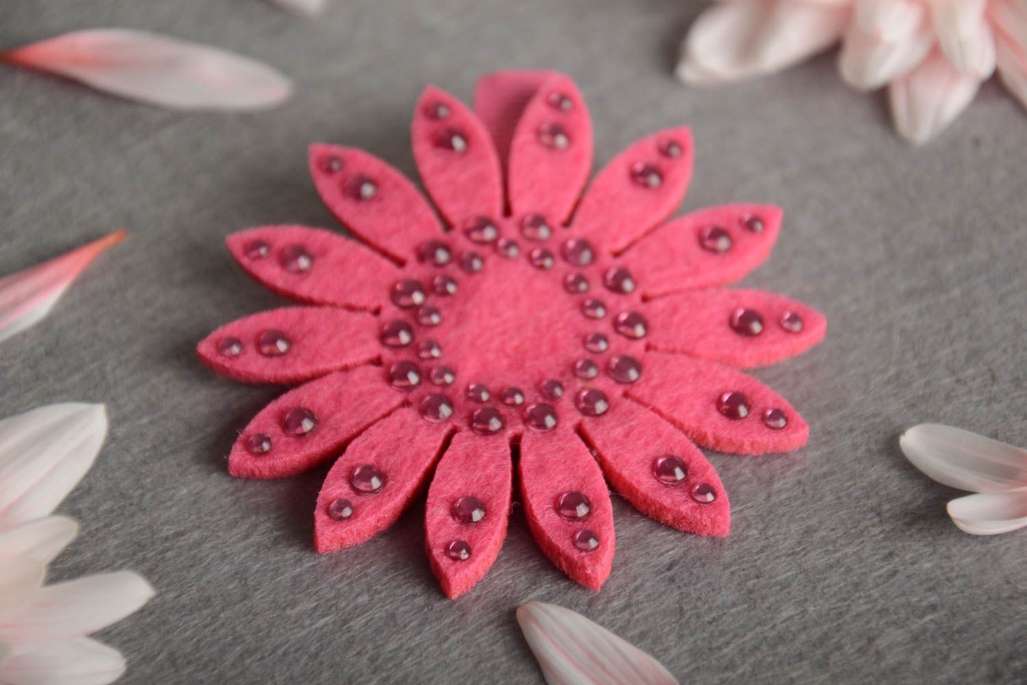 Заколка для волос в виде цветка детская розовая из флисовой ткани ручной работы  фото 1