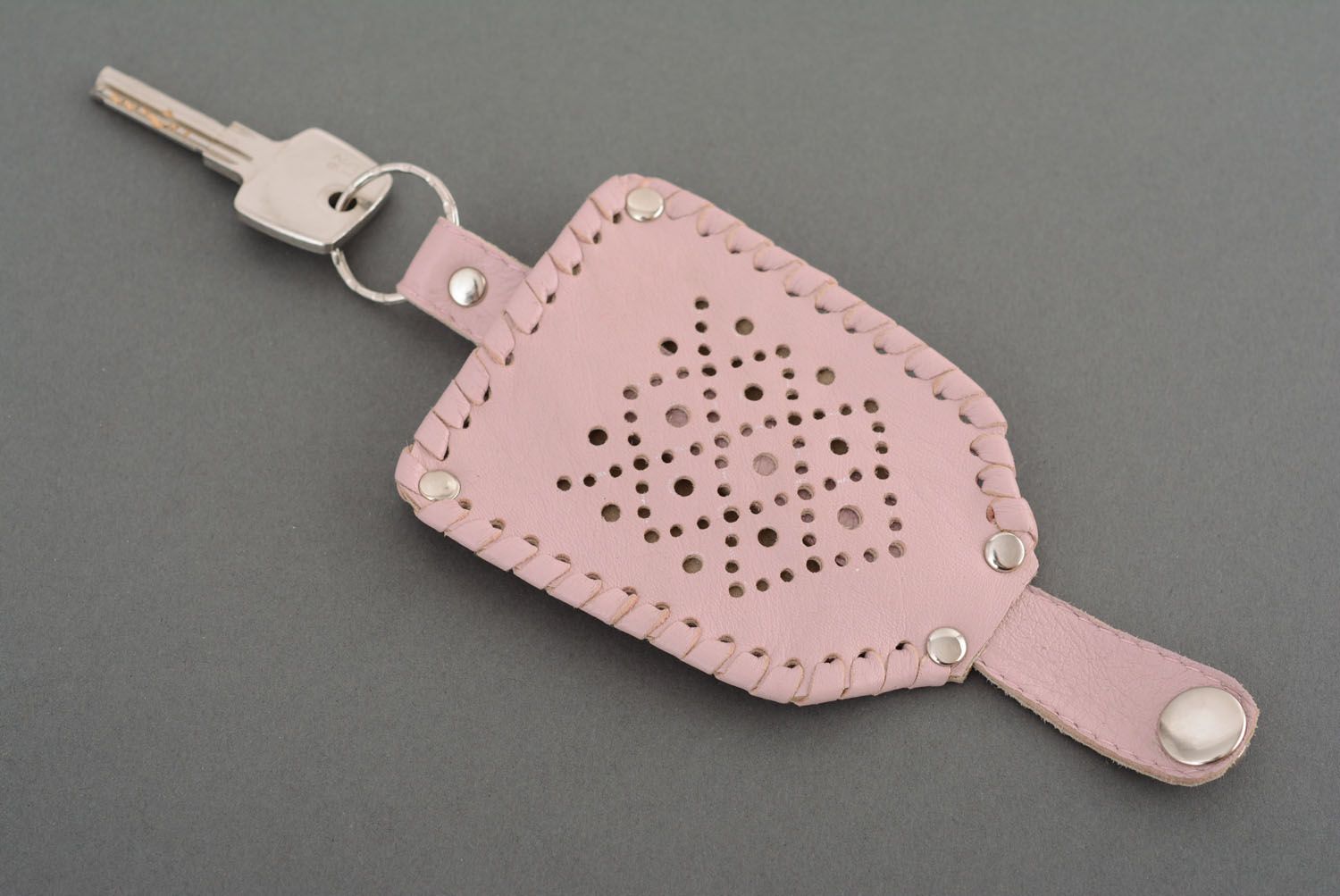 Pink leather key case photo 1