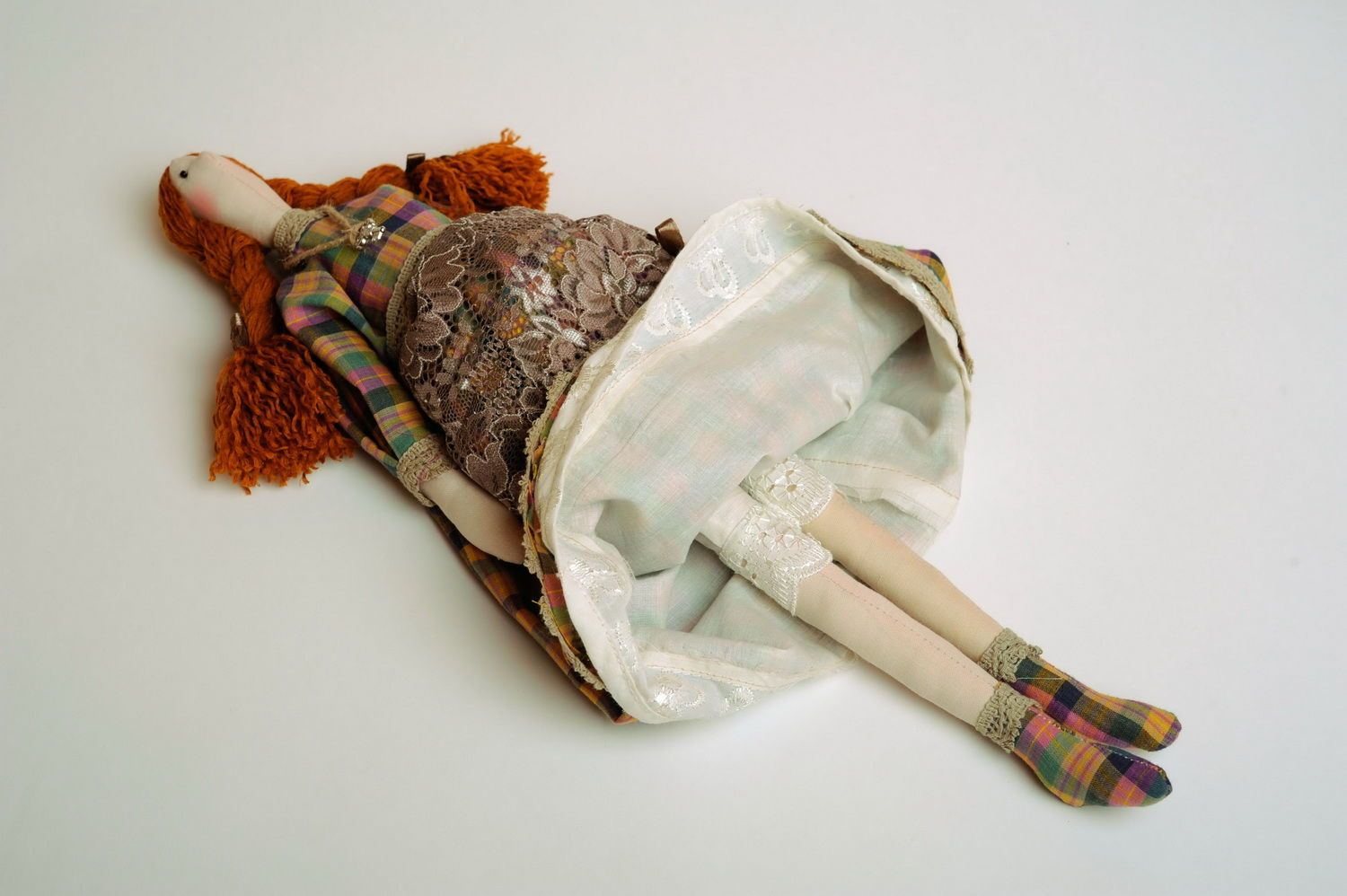 Muñeca textil hecha a mano Anfitriona foto 1